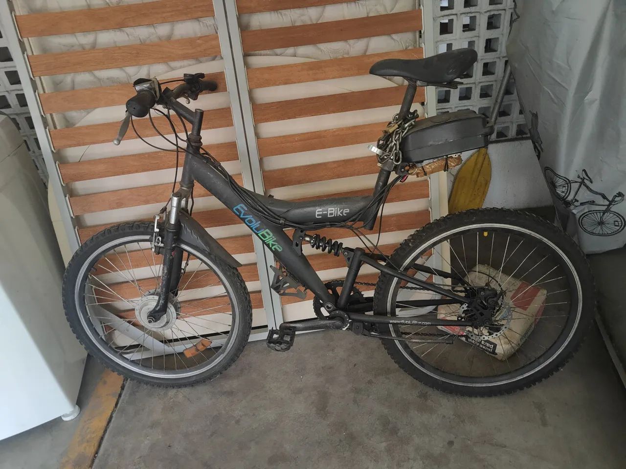 Bicicleta Elétrica EvoluBike  Preta com.modulo novo e bateria frog com problema  - Foto 3