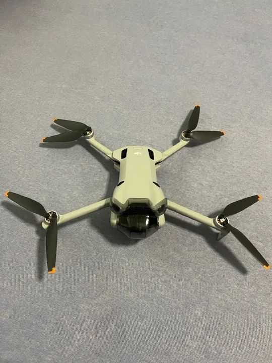 DRONE DJI MINI 4 PRO FLY MORE COMBO - Foto 5