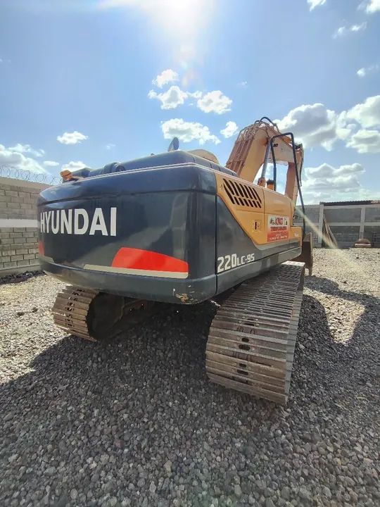 Escavadeira Hyundai r220-9s 2014 - Foto 3