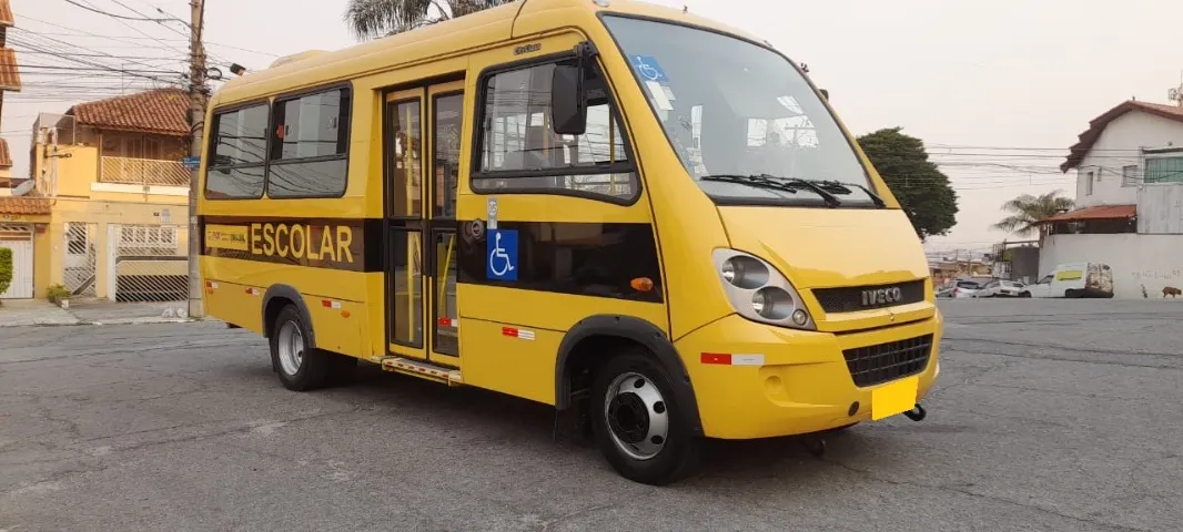 Ônibus Iveco CityClass Escolar 2014 - 24 lugares