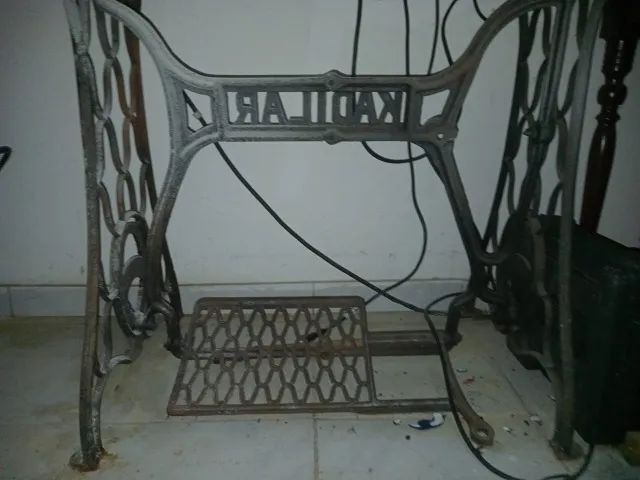 Mesa de ferro para maquina de costuras - Foto 3