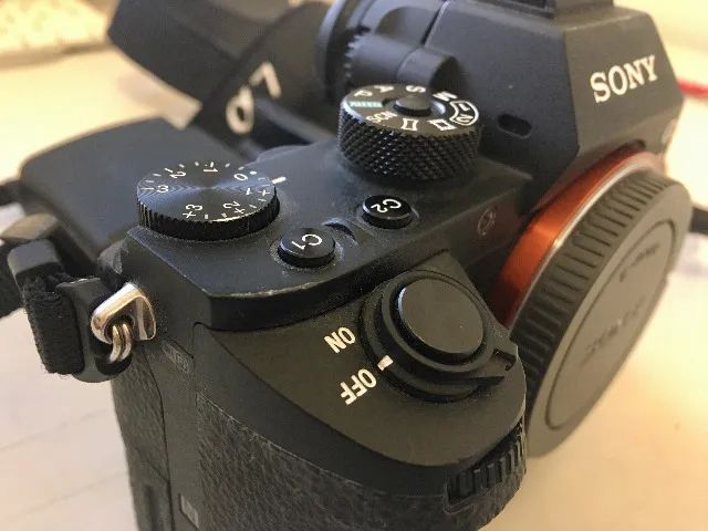 Sony A7RII Full Frame 42.4MP + Lente Sony FE 35mm f/2.8 Zeiss - Foto 4