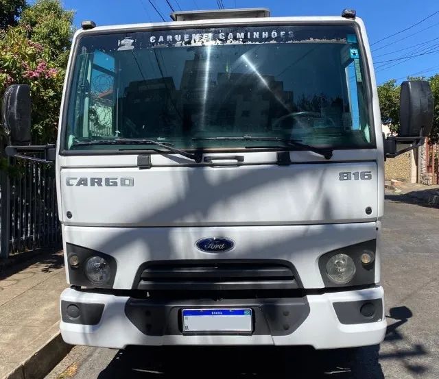 Ford Cargo 816 S 2018 com AR 151 mil km  - Foto 2