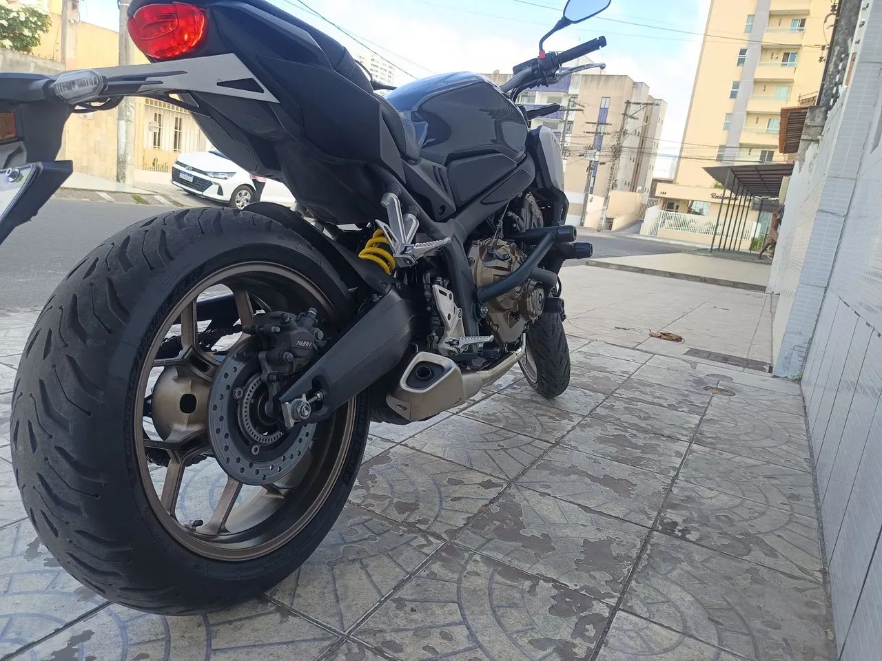 Honda CB 650R 2023 - Impecável - Foto 13