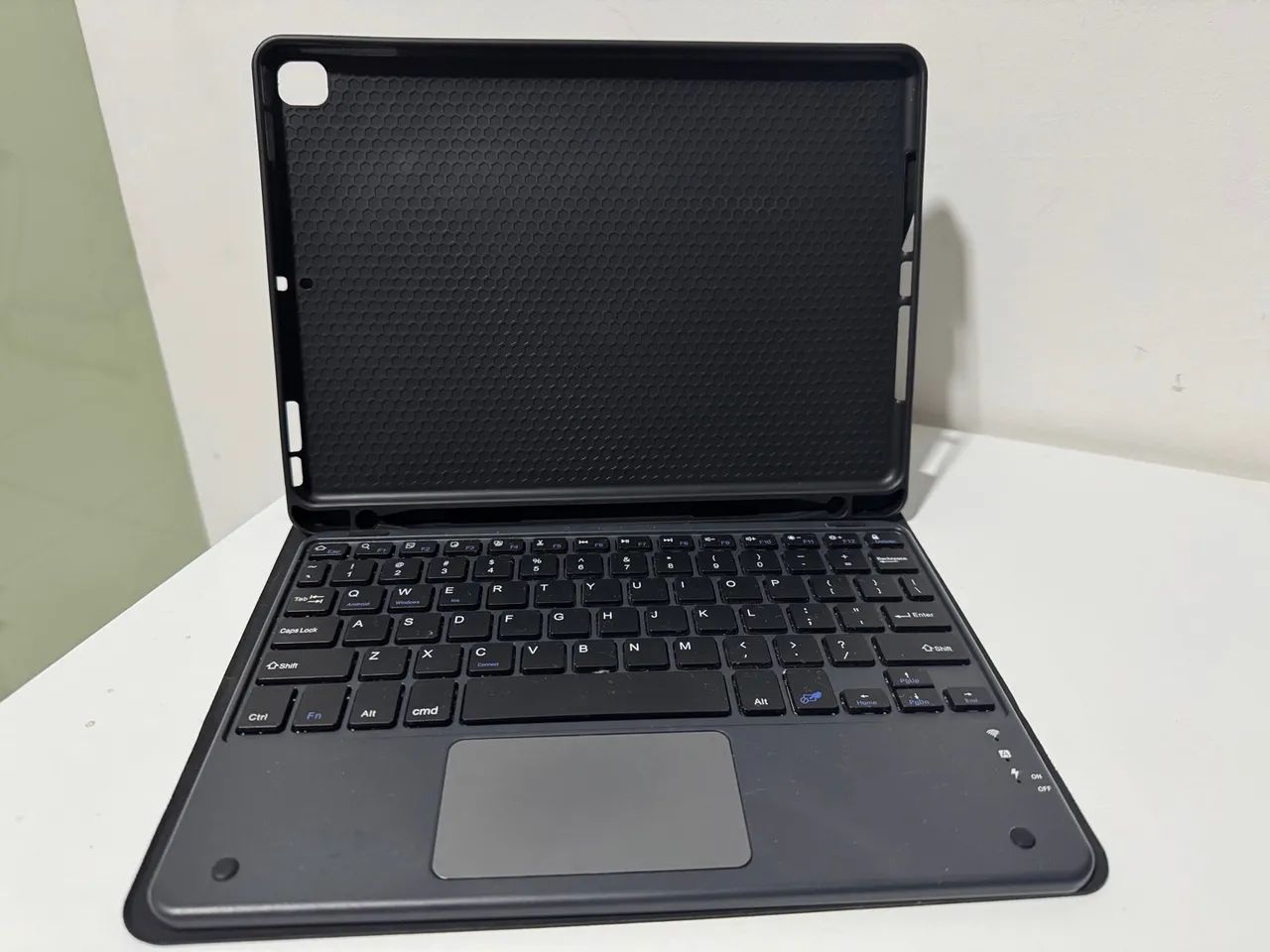 Capa com teclado iPad 9 - Foto 5