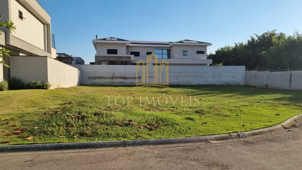 Excelente terreno plano com 730m² em condomínio na Urbanova,