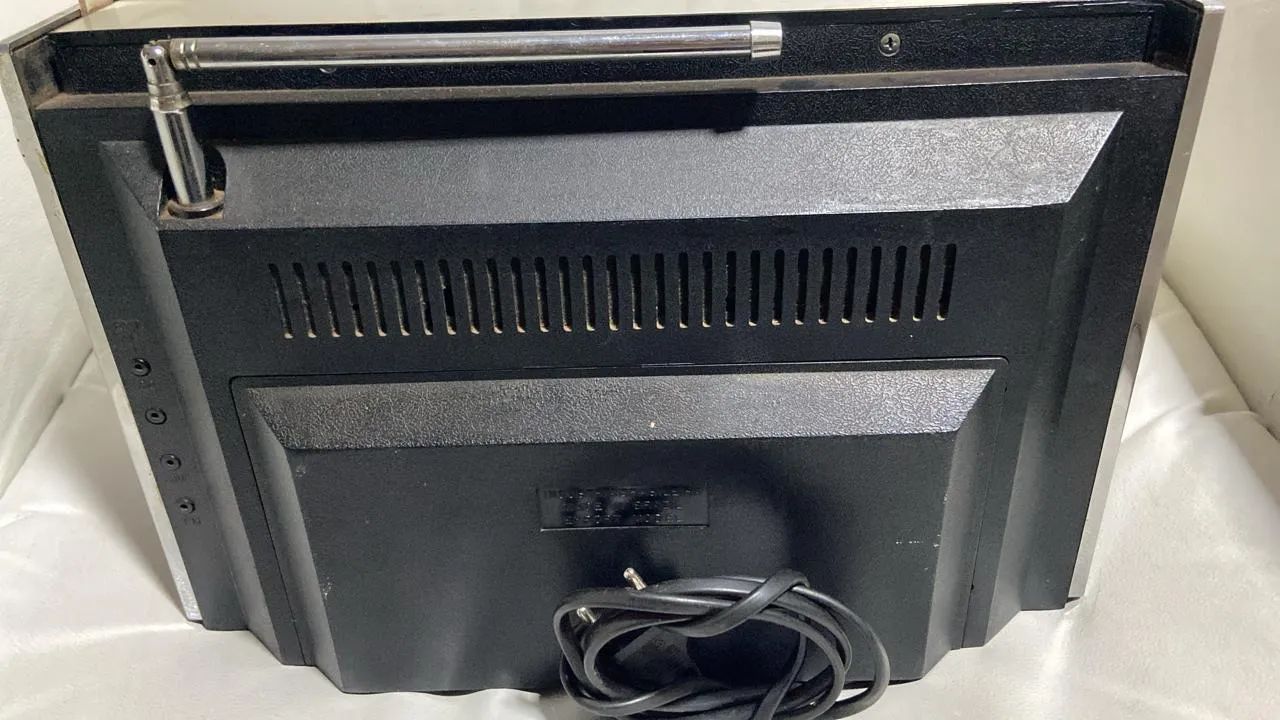 Rádio Antigo Philco Ford 9 faixas ótimo estado DEFEITO  - Foto 4