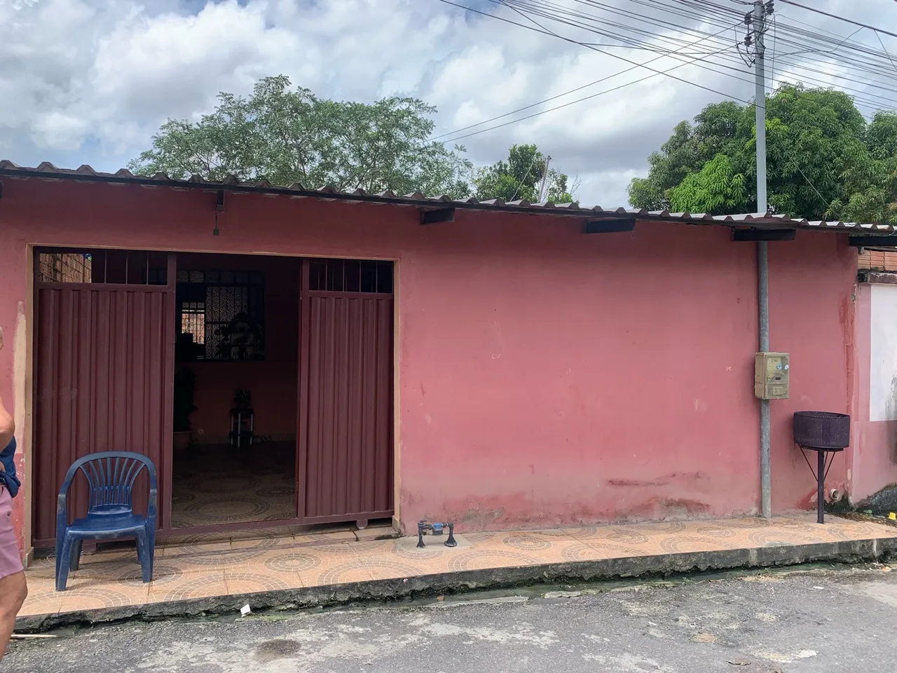 alugo casa no colônia terra nova