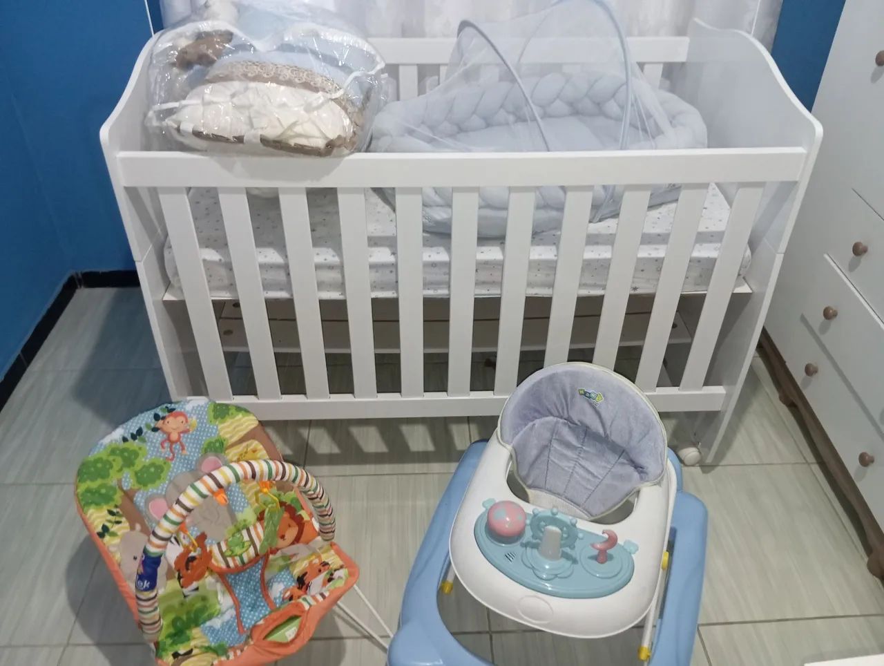 Vendo berço americano nunca usado, acompanha kit berço, andaja, cadeira de descanso... - Foto 5