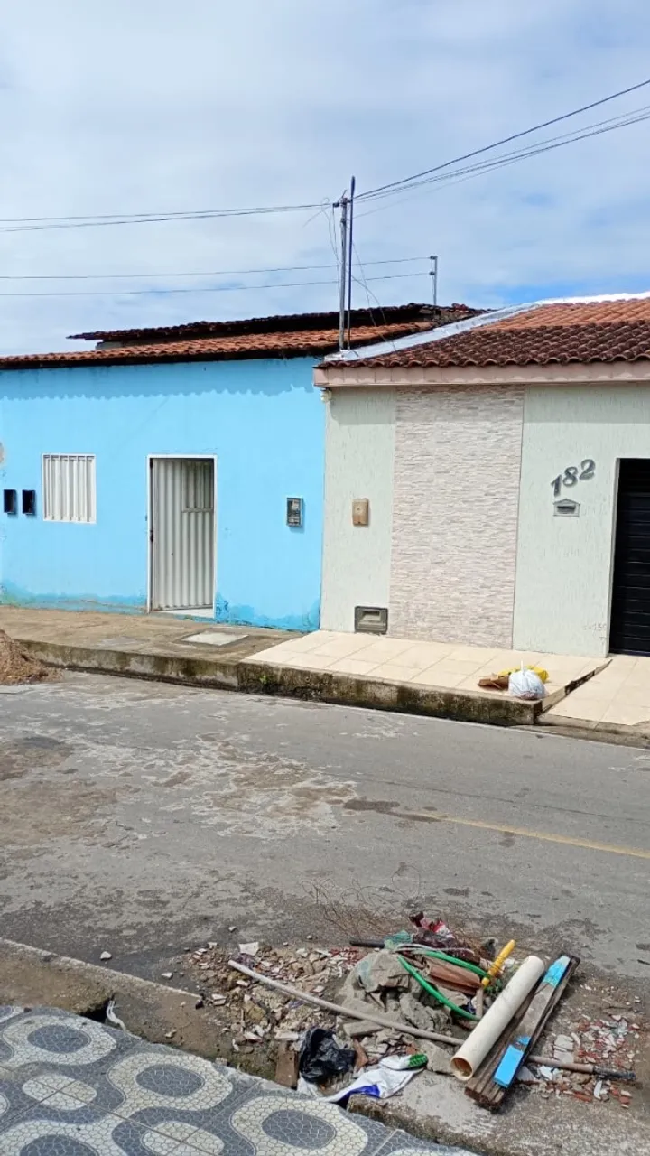 Alugo casa no bairro Brasília