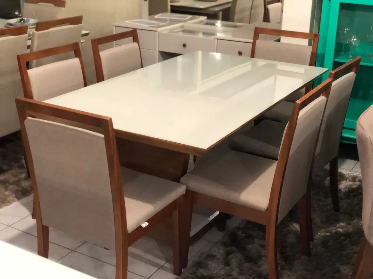 Mesa de Jantar Elegante com Cadeiras de madeira  - Foto 2