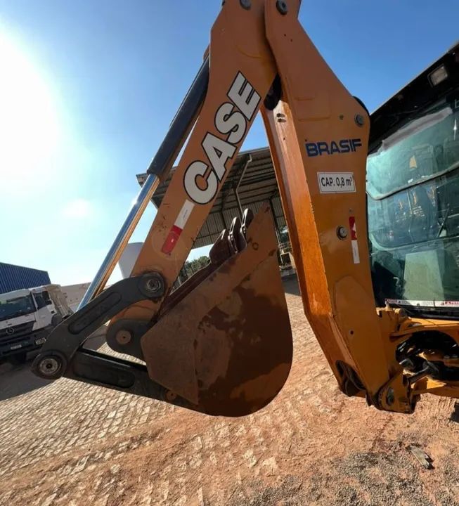 Case 580n 4x4  ano 2022 - Foto 3