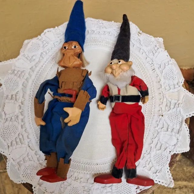 Par de Gnomos Antigos + 1 Cadeirinha de Madeira - Foto 5
