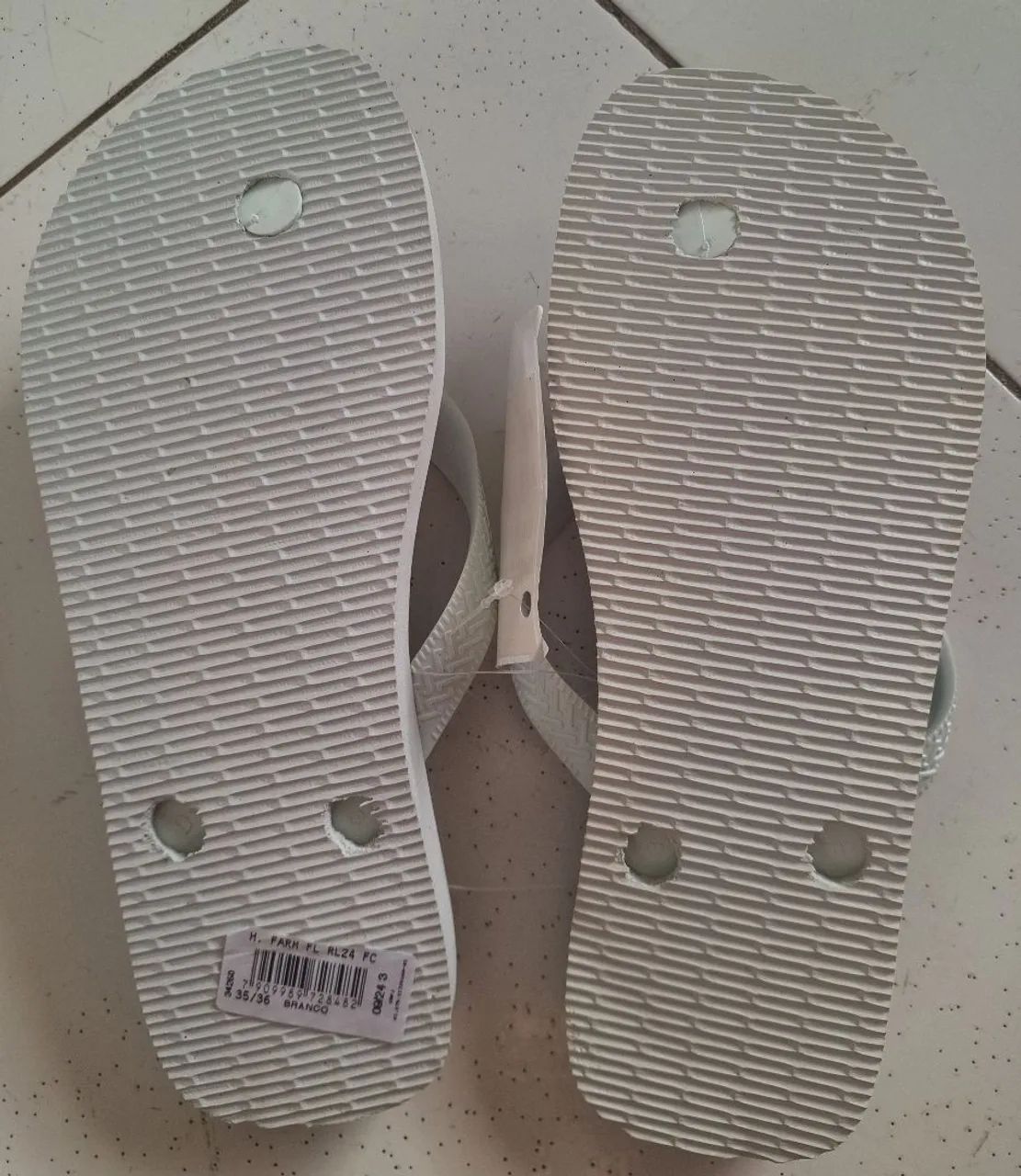 ORIGINAL! Chinelo Havaianas Farm Flor de Realeza Pequeno Defeito de Fábrica  - Foto 3