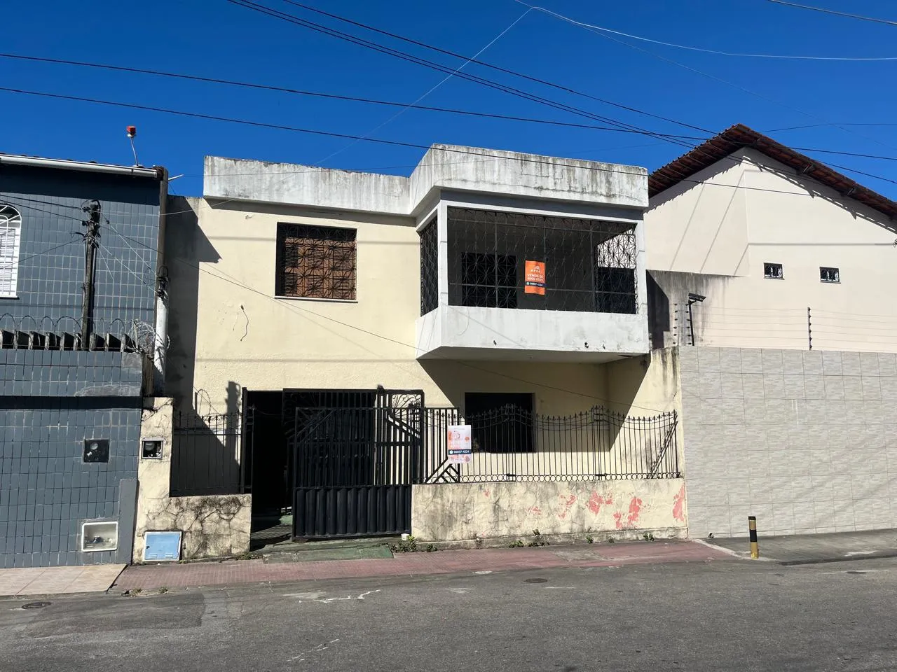 Casa Duplex com 200 m² na Aerolândia. Uma quadra da BR 116.