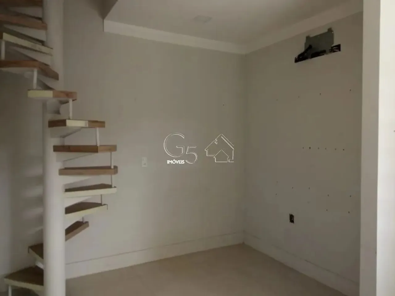 Aluguel de Casa Aconchegante em Caieiras-SP, no Bairro Serpa: 1 Quarto, 1 Sala, 1 Banheiro