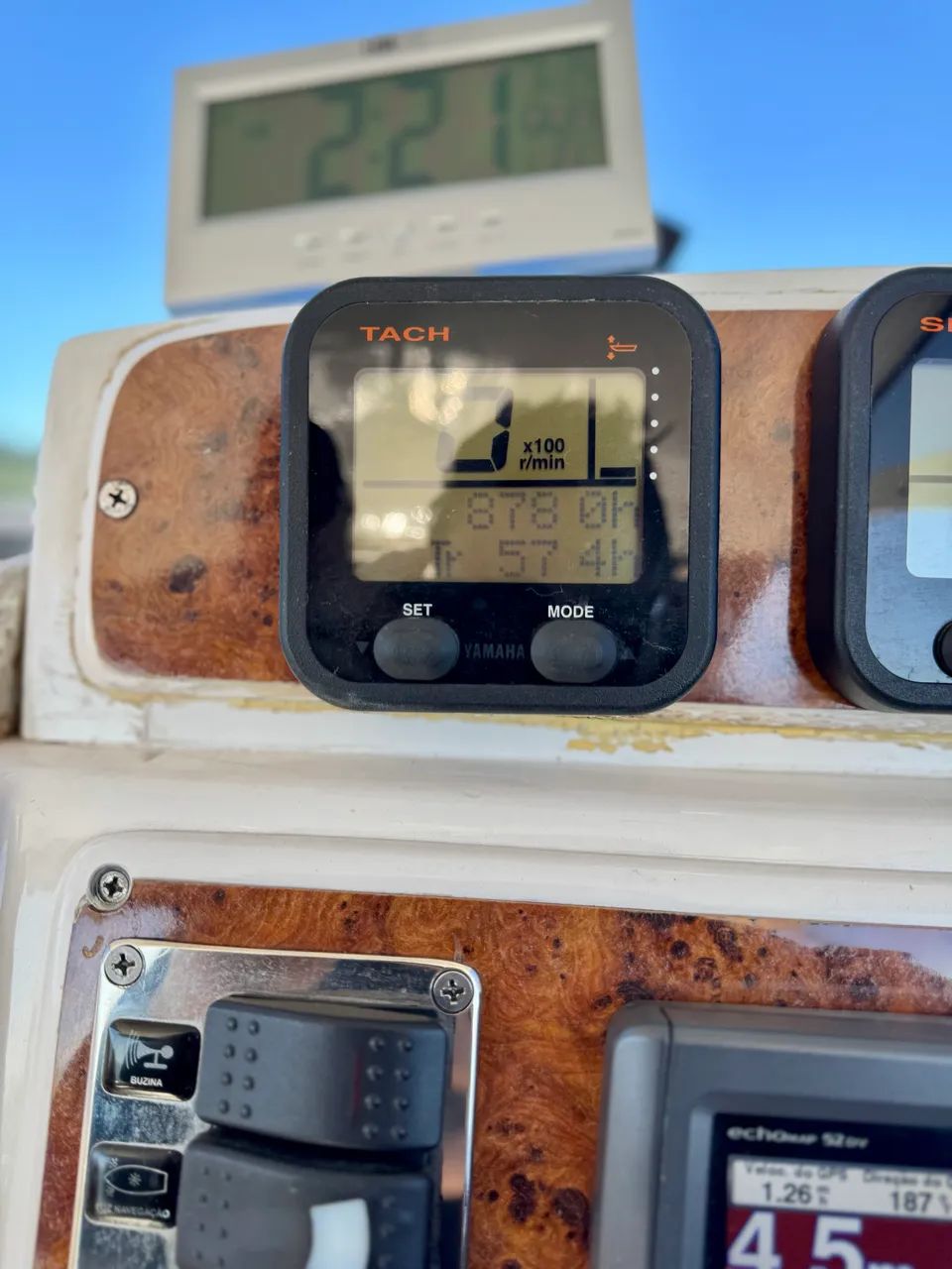 Lancha Fly Fish 28 Yamaha 200hp 2016 - completa, revisada e pronta pra navegar - Foto 8