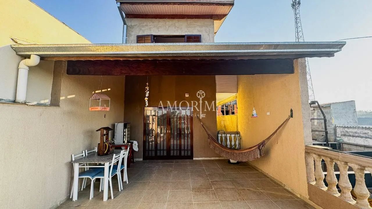 CASA À VENDA COM 3 QUARTOS ÁREA GOURMET E 2 VAGAS EM CAJAMAR