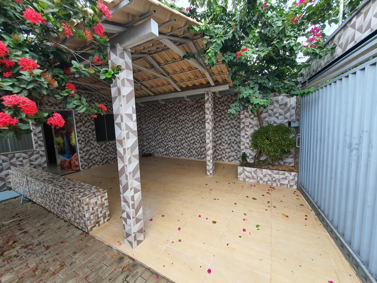 Casa Linda de 280m² || 2Q e 2BC