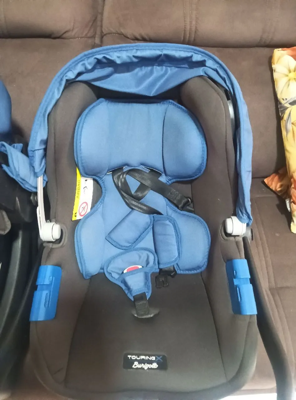 Bebê conforto com menos de um a ano de uso em boas condições 