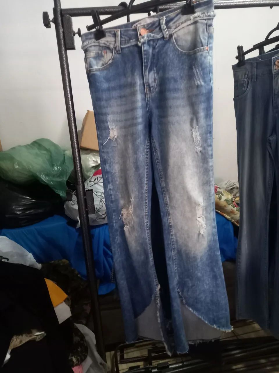 Calças Jeans Femininas - Diversos Modelos - Foto 4
