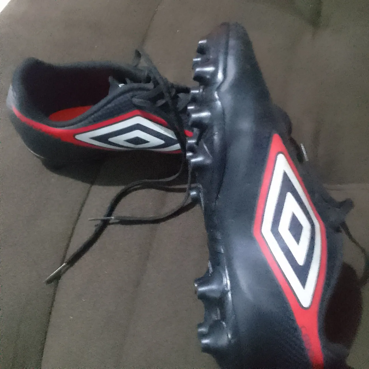 Chuteira umbro trava