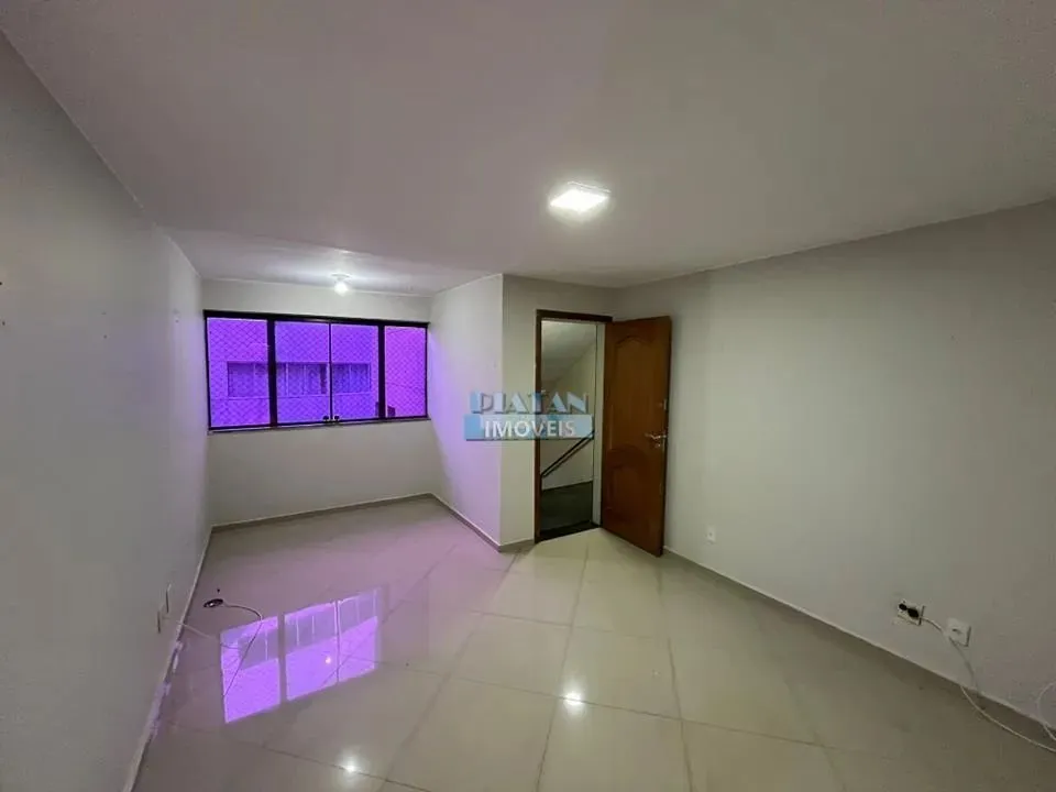 Aluga-se apartamento com 2 quartos no Lúcio Costa