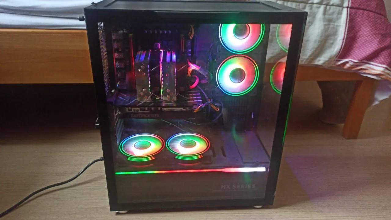 PC Gamer com iluminação RGB e ótimo desempenho