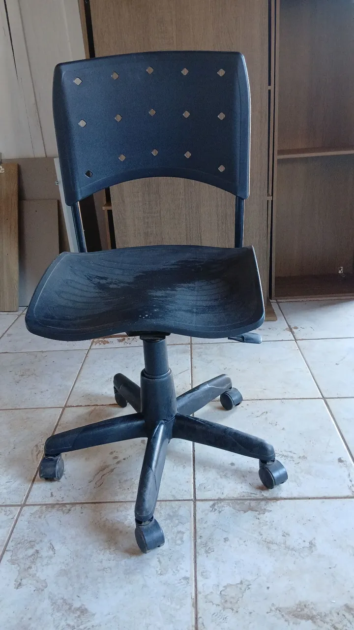 Cadeira de Escritório Giratória Preta