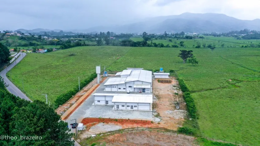 Aluguel de galpão de 1630 mq. com area privativa de 9.000 mq. em Santo Amaro da Imperatriz