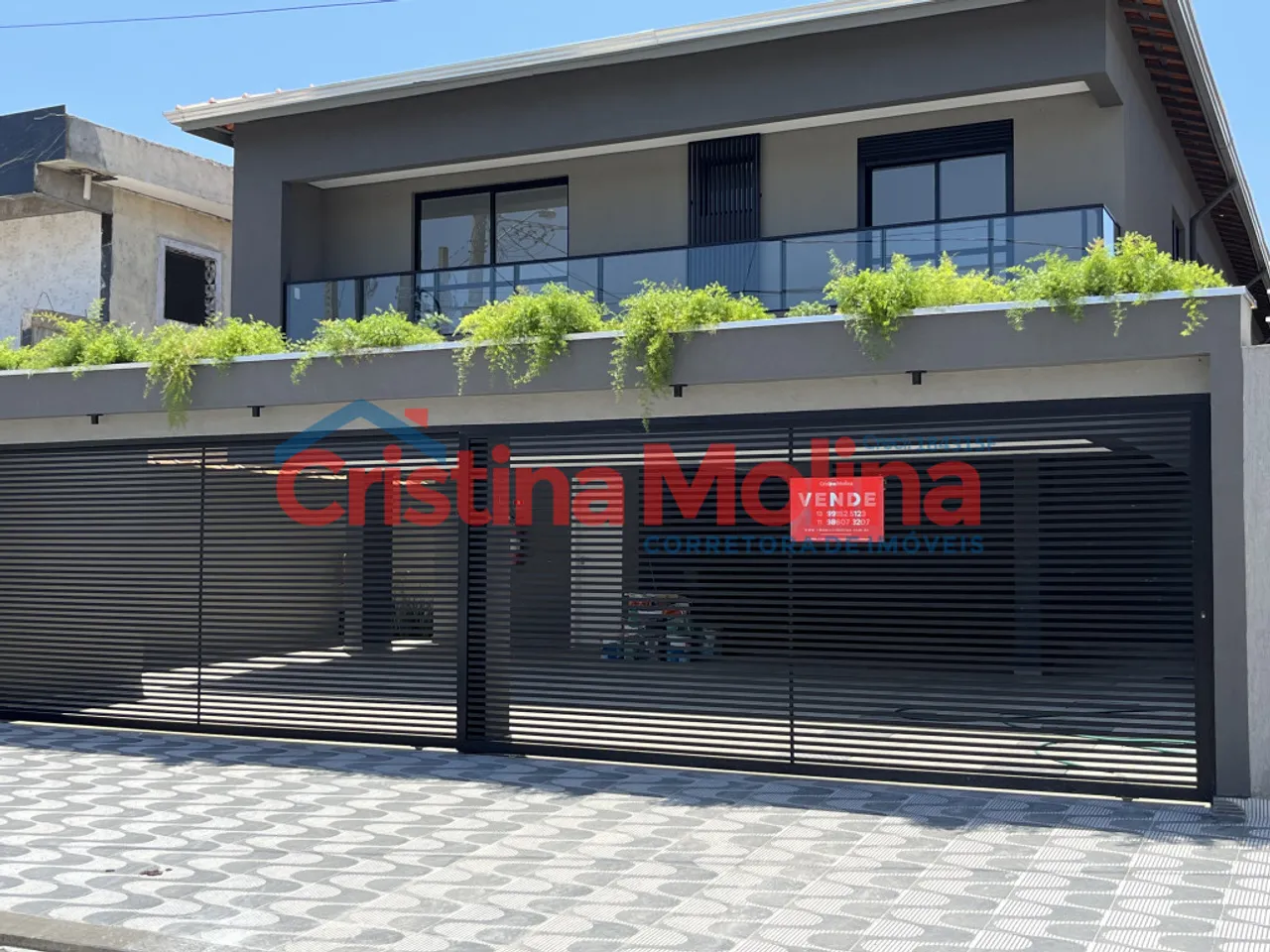 Casa nova, sobreposta, 2 dormitórios, sala, cozinha, banheiro, área de serviço e garagem,