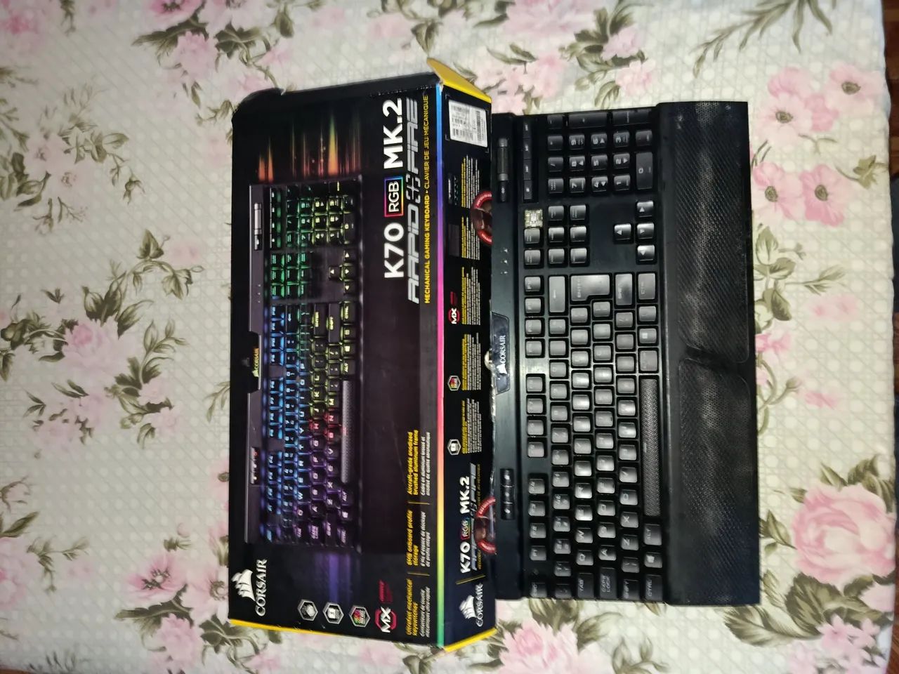 Teclado Mecânico Corsair K70 RGB MK.2 - Foto 2