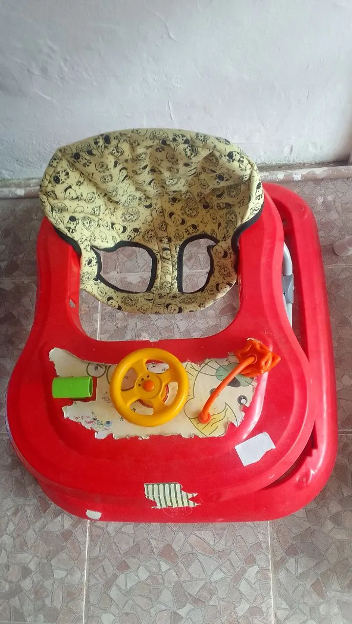 Andador Infantil Vermelho - Diversão e Segurança!