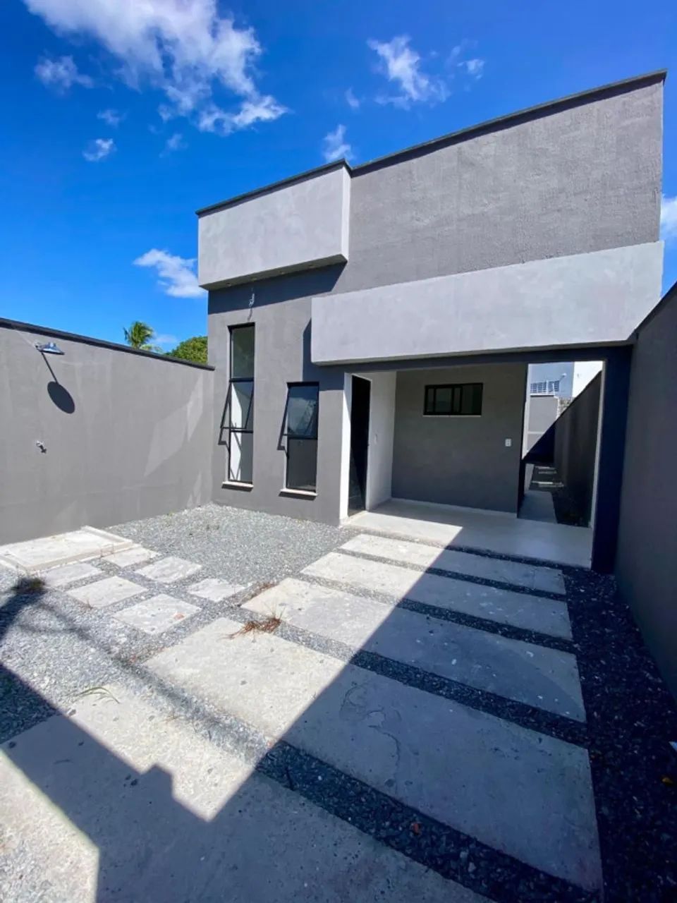 Casa com três quartos sendo um suíte - 79m² - Foto 2