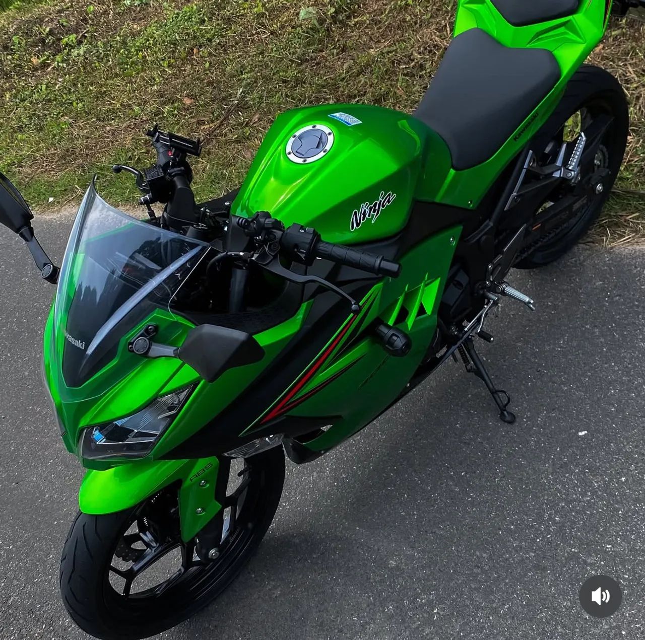 Vendo Kawasaki ninja 300 2024 sem nenhum defeito ou detalhe moto em perfeito estado  - Foto 4