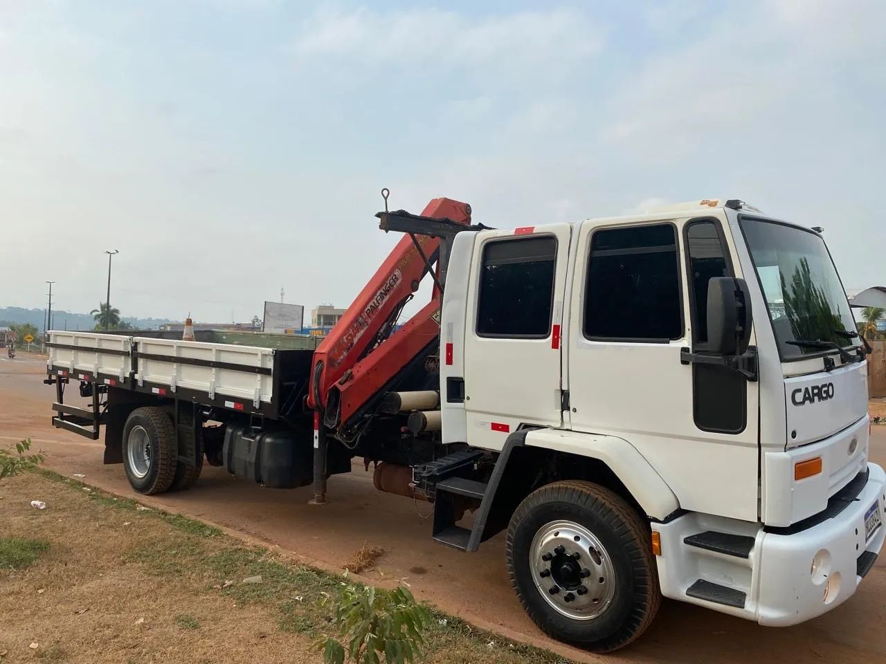 Caminhão Ford Cargo 1317e Munck - Foto 5