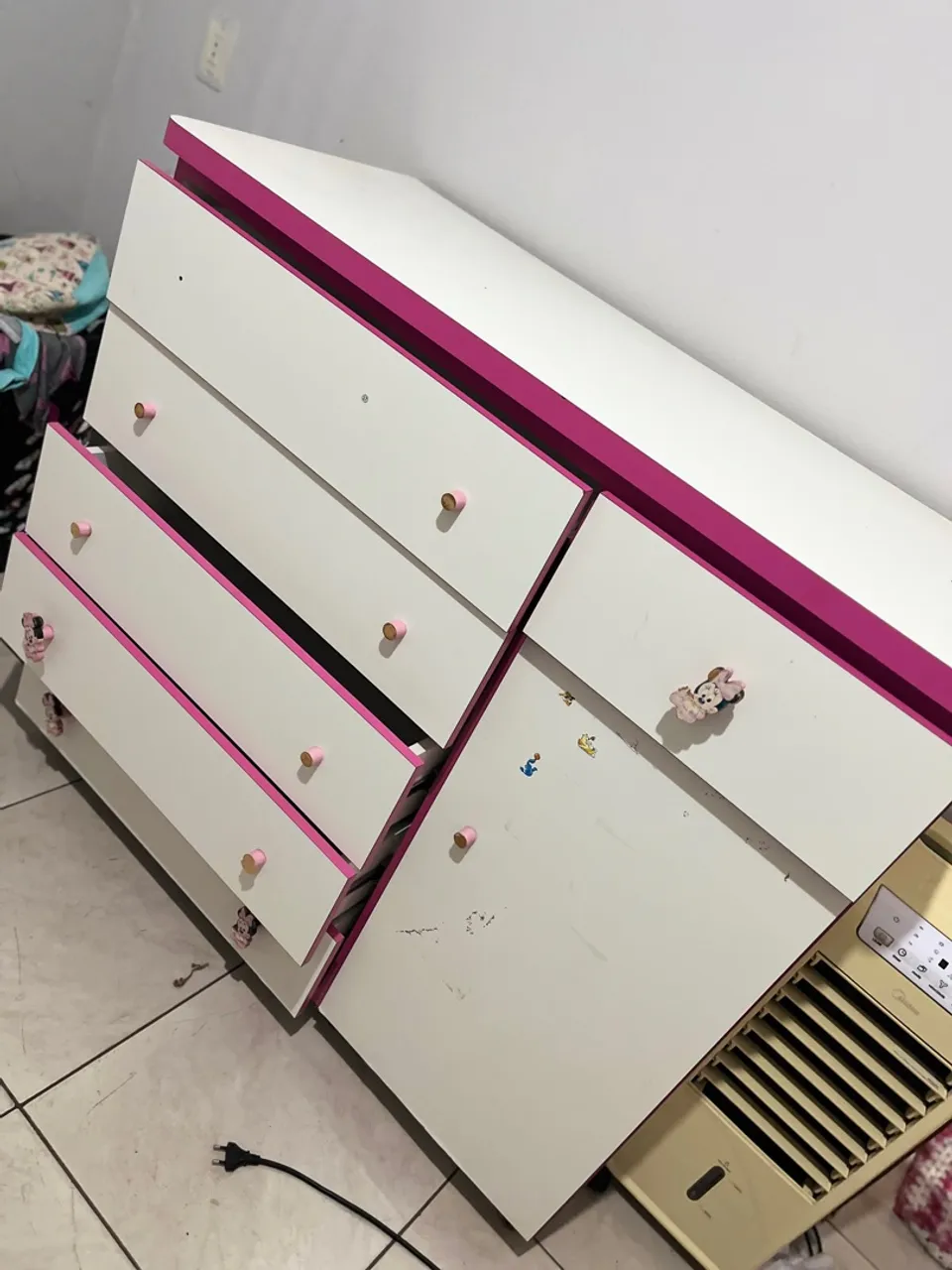 Cômoda Infantil Branca com Detalhes Rosa