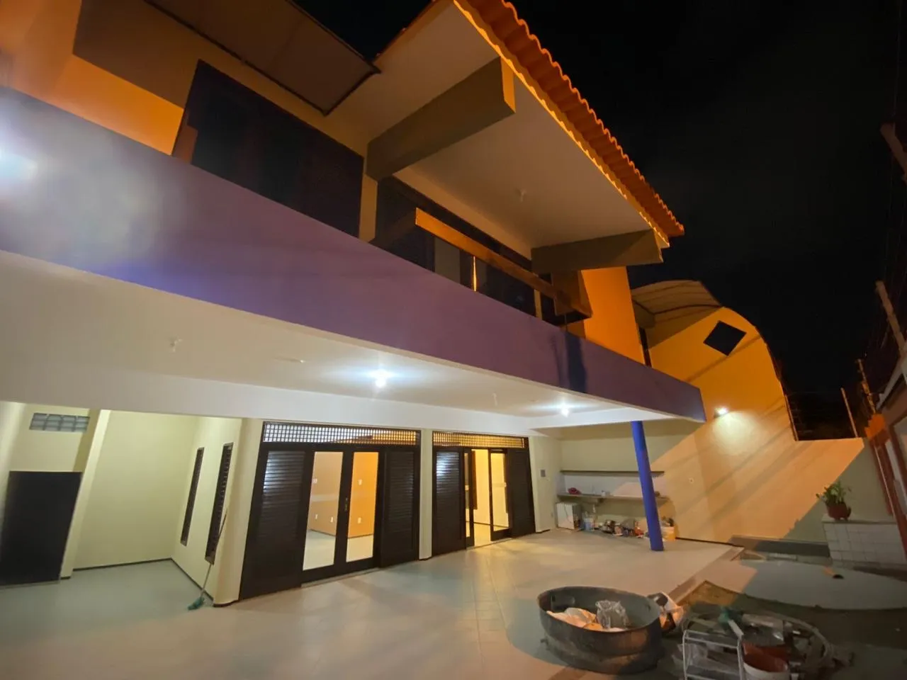 Alugo imóvel duplex com 5 suítes no Pq Atenas próximo à Av. Daniel de La Touche.