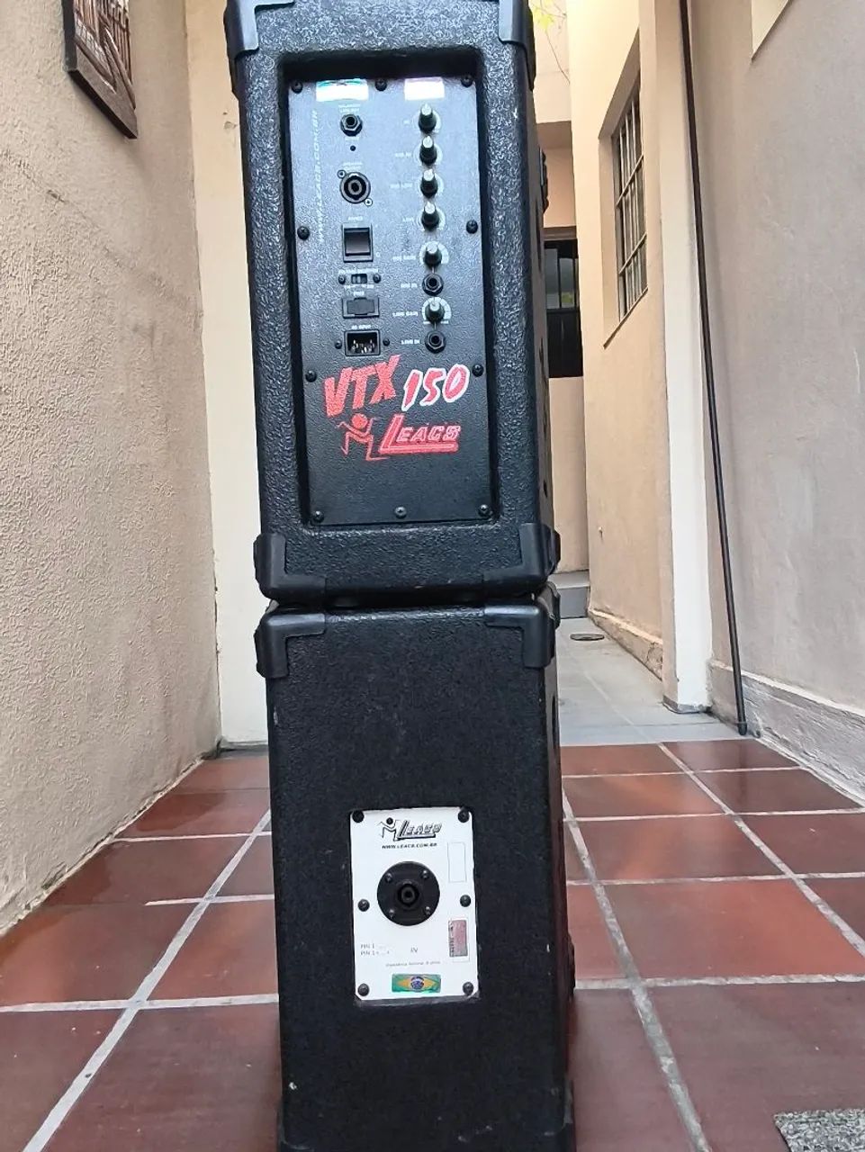 Par de caixas Leacs ativa e passiva. Falantes de 10". 150 watts RMS. Excelente sonoridade. - Foto 3