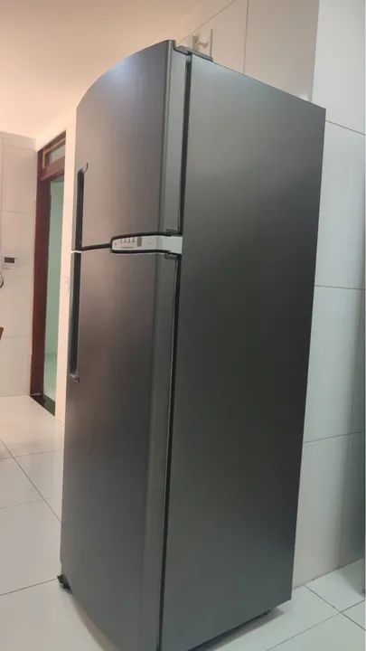Geladeira Duplex com adesivo plotado Prata frost free brastemp 