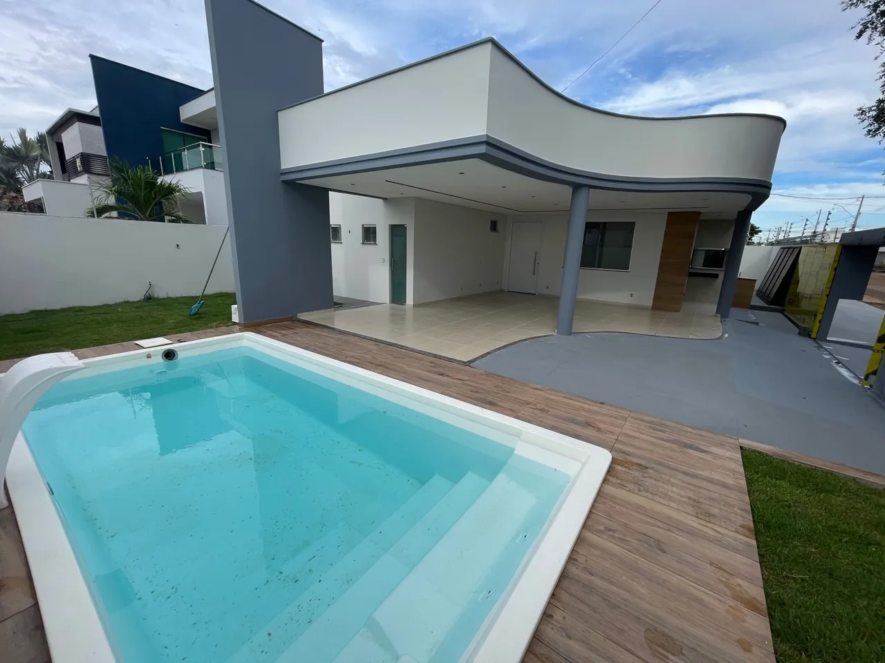 Vende-se casa Paraviana!