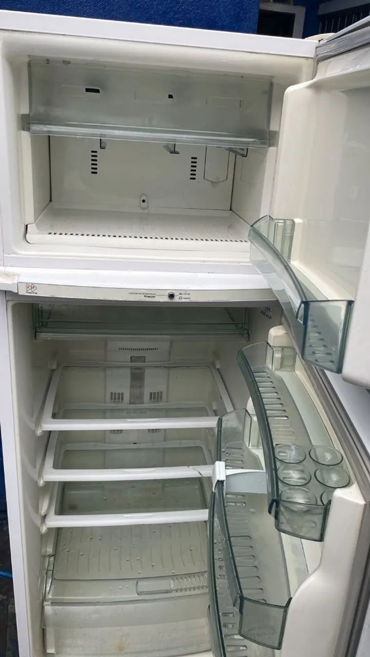 Geladeira Brastemp Frost Free 358 Litros 220 Volts Conservada Garantia - Foto 2