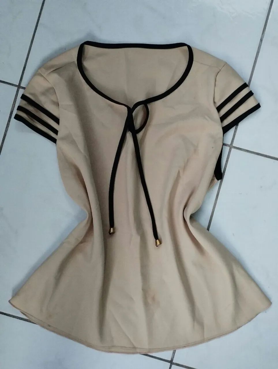 Camisa Bege com Detalhes em Preto - Foto 2