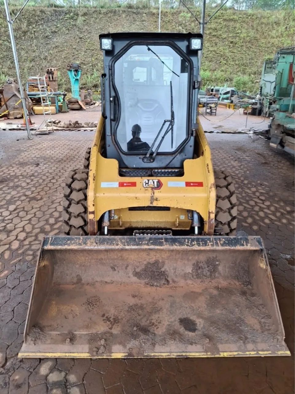 Minicarregadeira Caterpillar 226B3 ano 2021 com ar condicionado, em MG - Foto 2