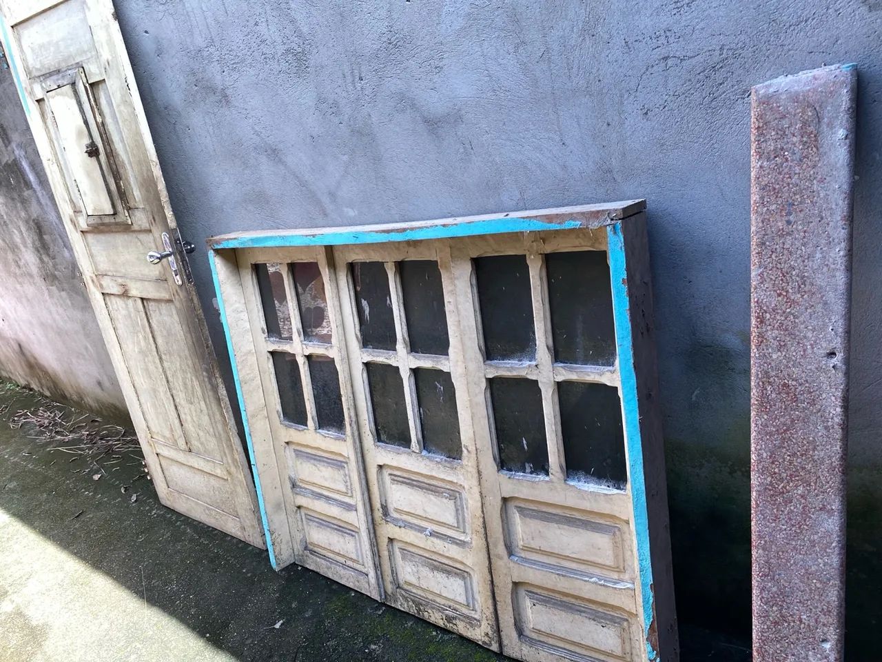 Porta de madeira com vidros - estilo antigo - Foto 2