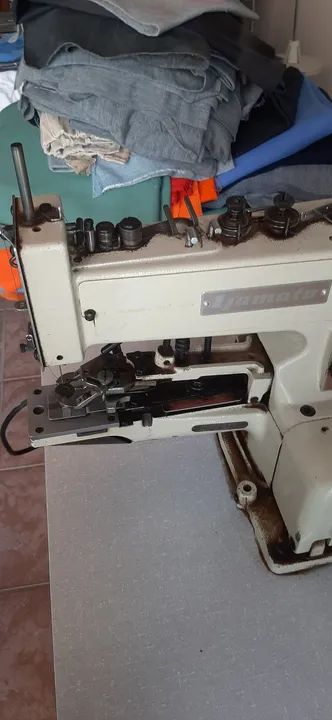 Máquina pregar botão  Yamata