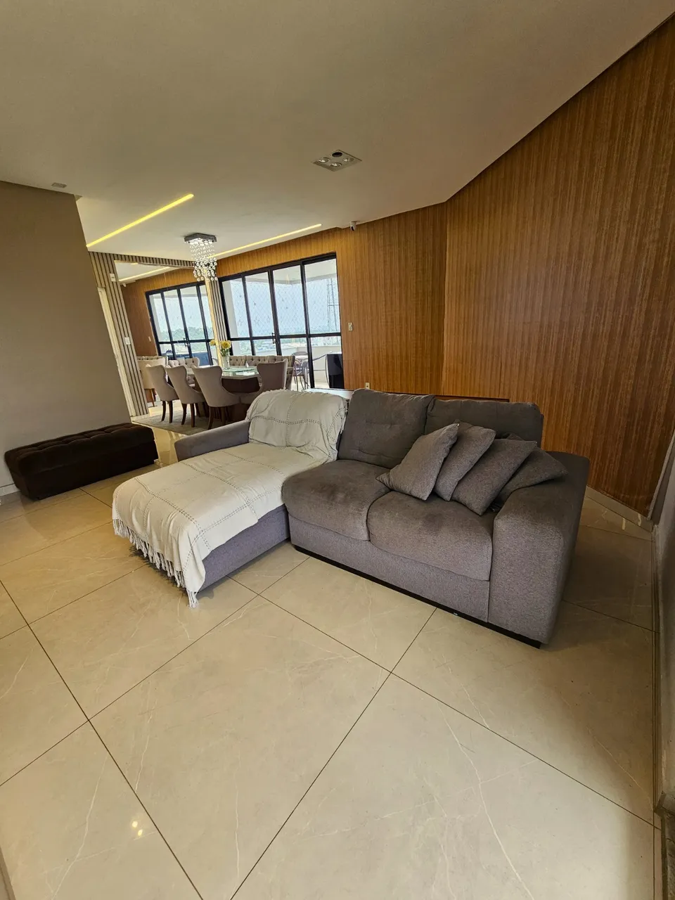 Apto no Rio Amazonas 3 Qts (1 Suíte +Varanda + Quarto de serviço) 160m²/ Semimobiliado/ 2