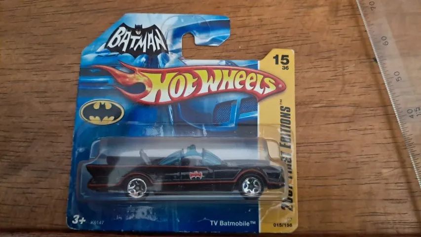 Carro HotWheels Batman Batmobile