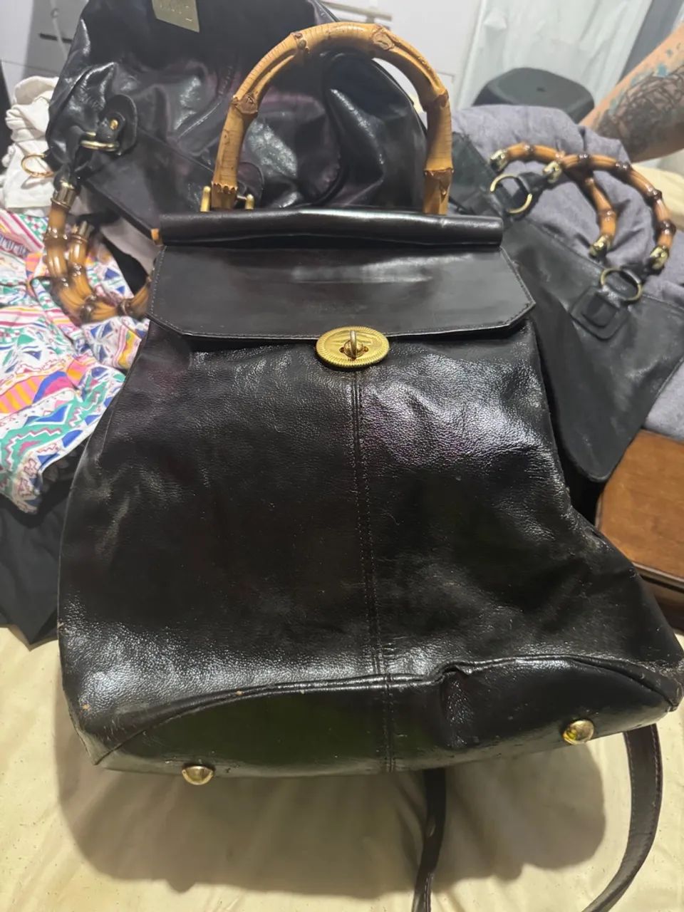 Bolsa  de Mão e mochila    Couro com Alça de Bambu