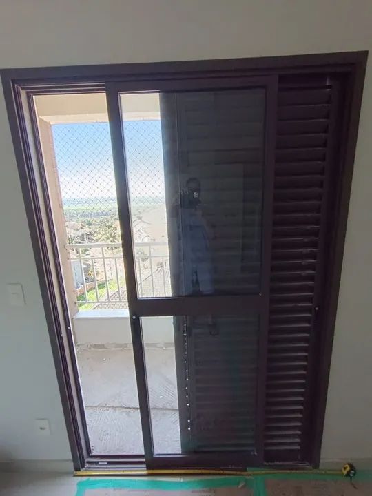 Porta e Janela de Alumínio com Grade de Segurança - Foto 4